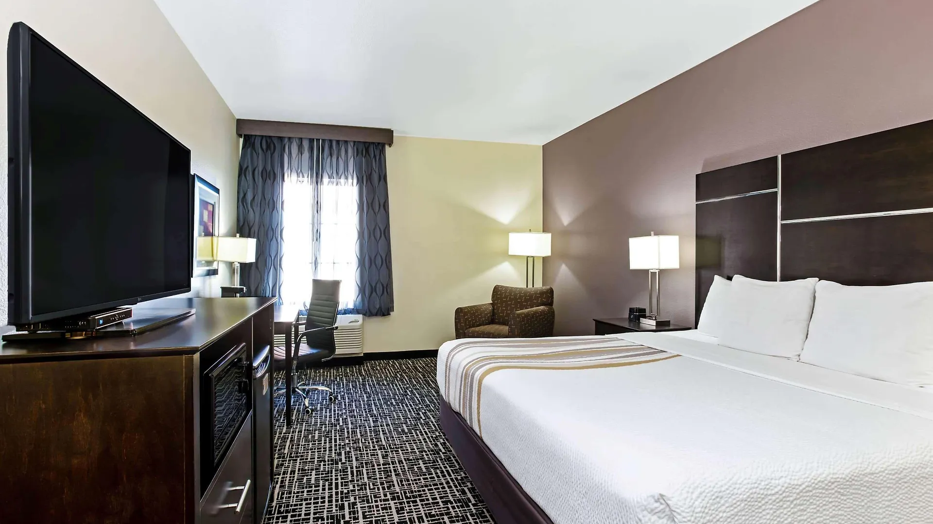 La Quinta By Wyndham Denver Gateway Park Hotel